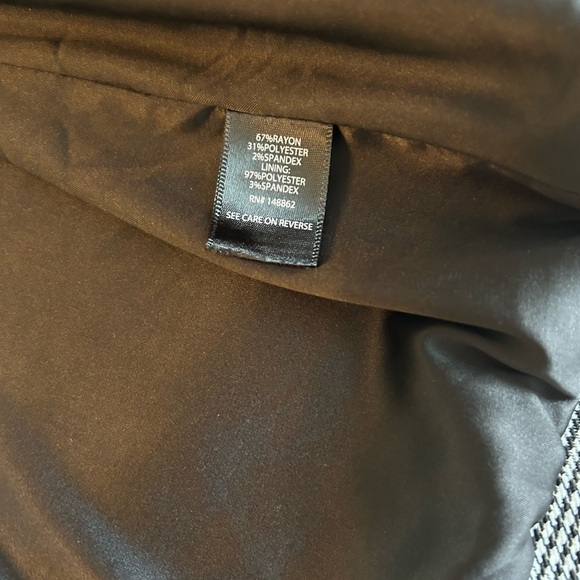 Torrid Black Plaid Houndstooth Cutaway Stretch Blazer Torrid Size 4 = US 4X 26W. - Picture 9 of 15